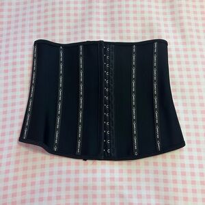 Short torso waist trainer / corset